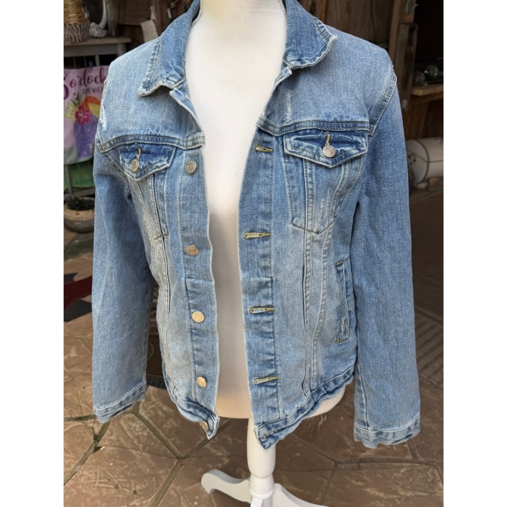 Women's Light Wash Denim Jean Jacket - Casual‎ Button-Front